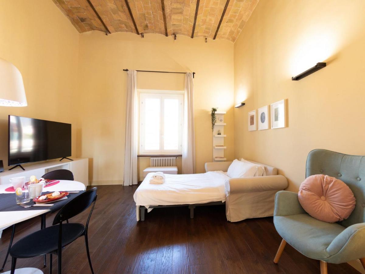 The Rent - Elegant Two-bedroom Close To Saint Peter's Basilica Apartment